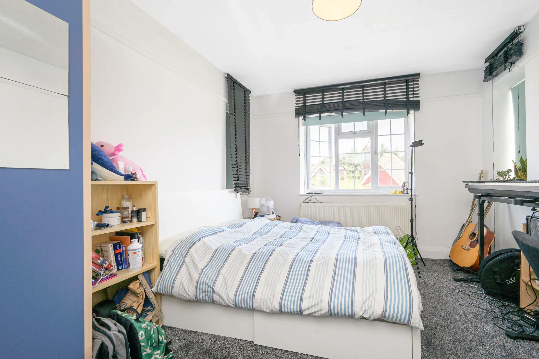 Flat Broadwalk Lane in Greater London