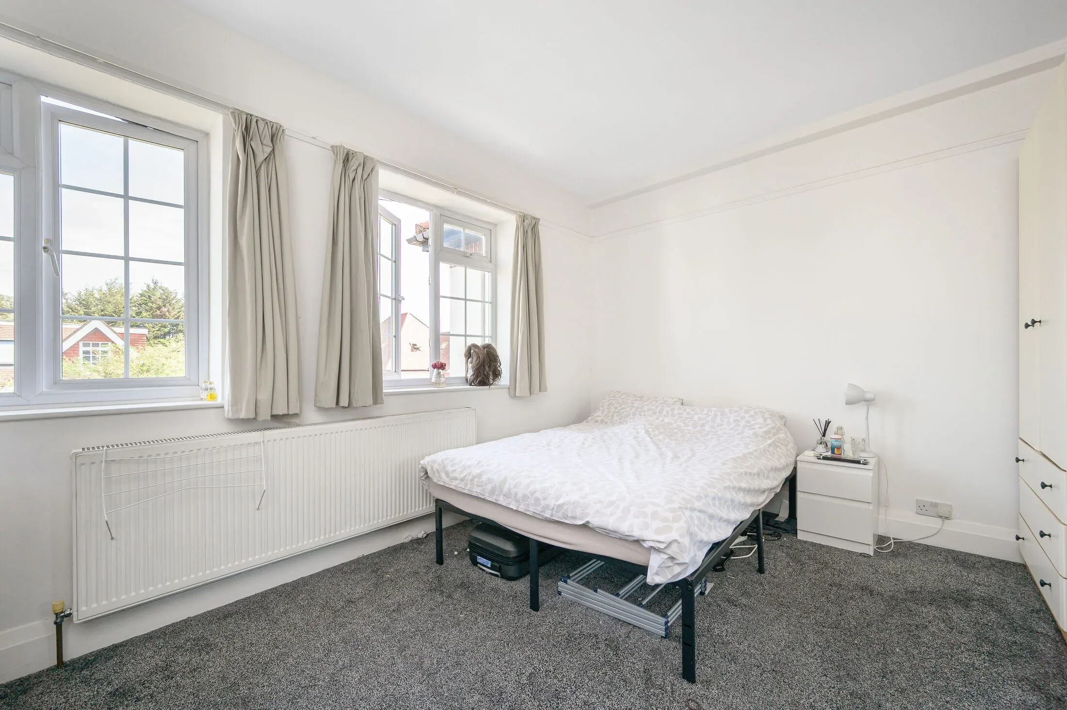 Flat Broadwalk Lane in Greater London