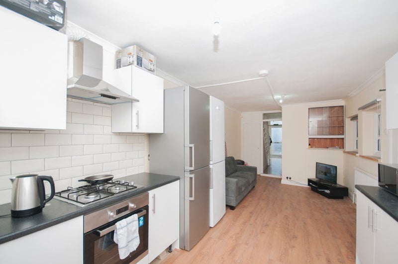 Room Leyton Park Road in Greater London