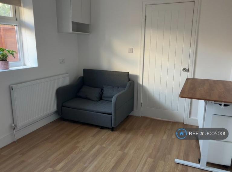 Flat Stanwell Road in Borough of Spelthorne