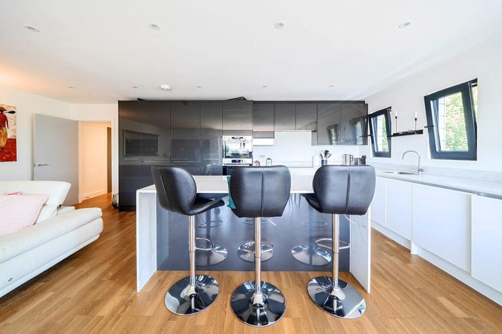 Flat Stanhope Road in Greater London
