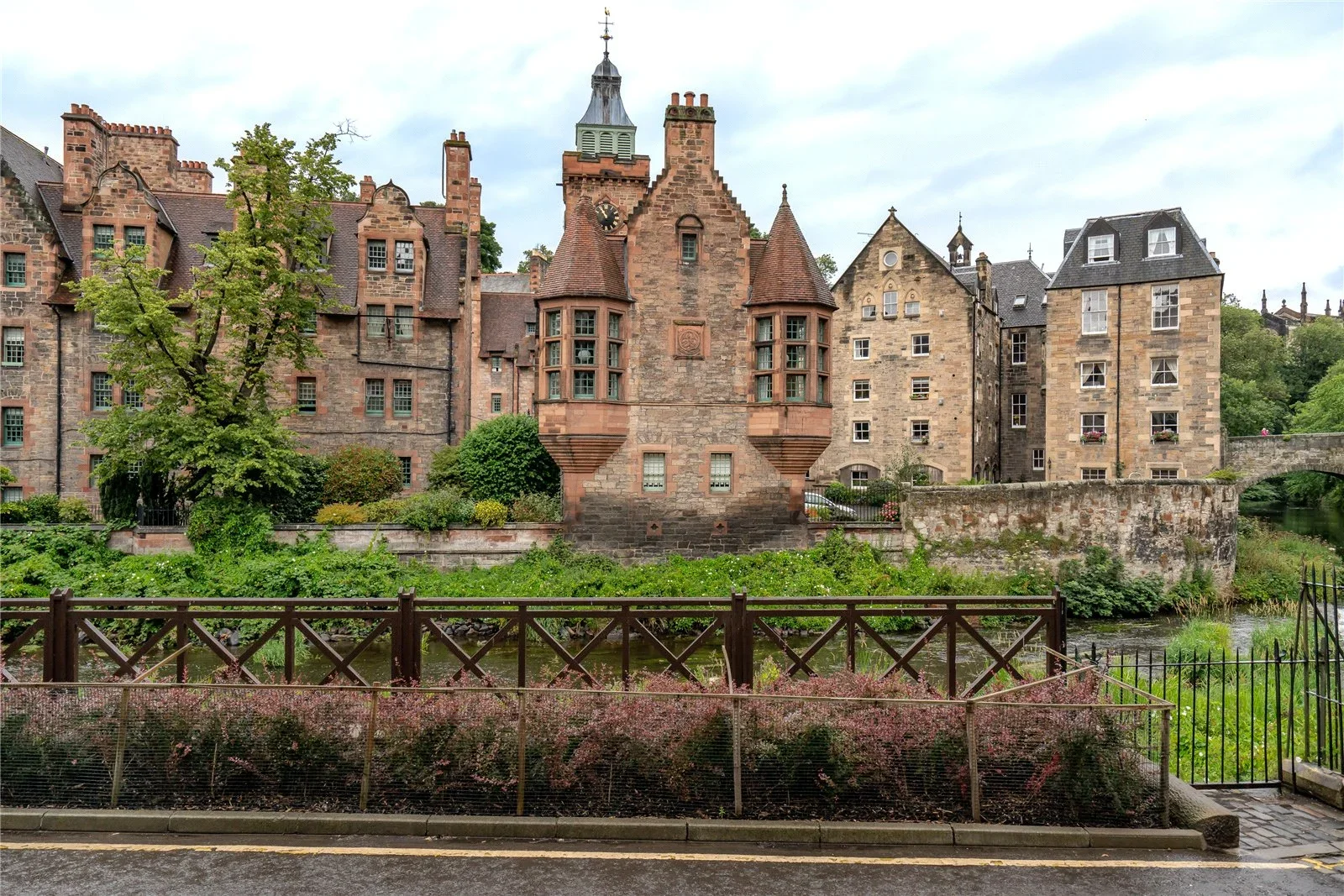 House Hawthornbank Lane in City of Edinburgh