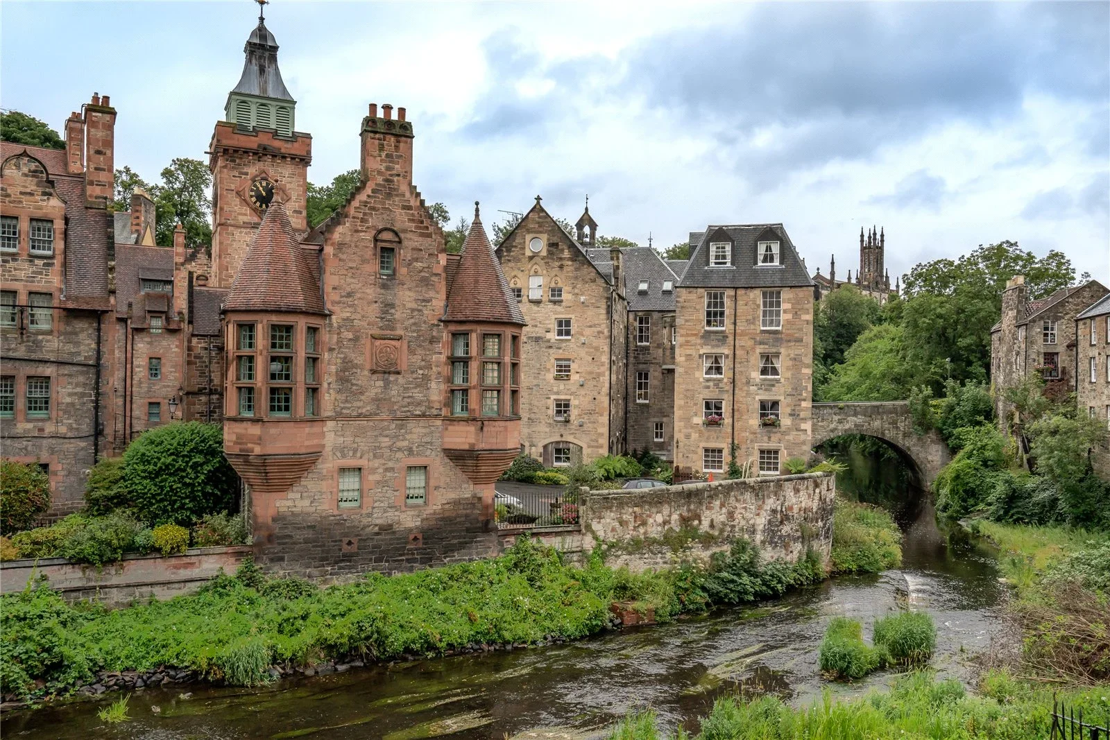House Hawthornbank Lane in City of Edinburgh