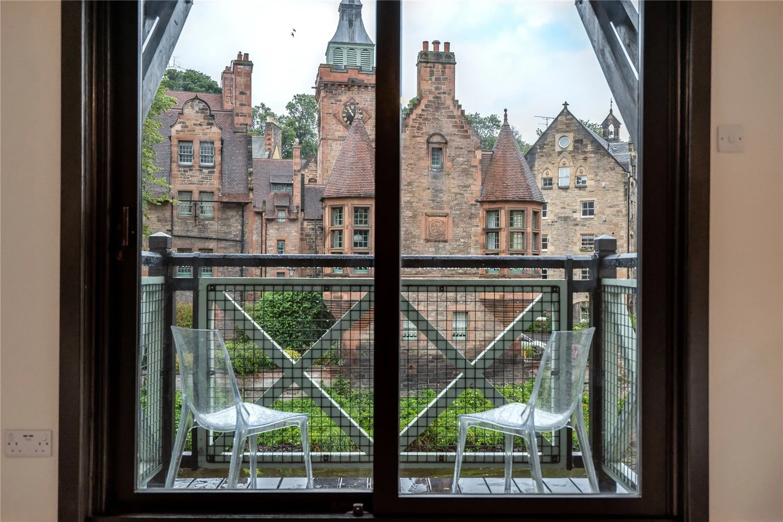 House Hawthornbank Lane in City of Edinburgh