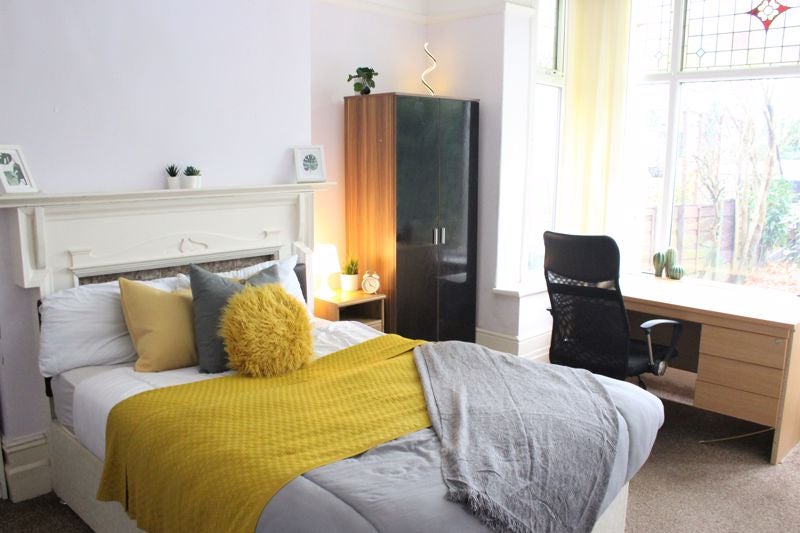 Room Somerset Road in Bolton