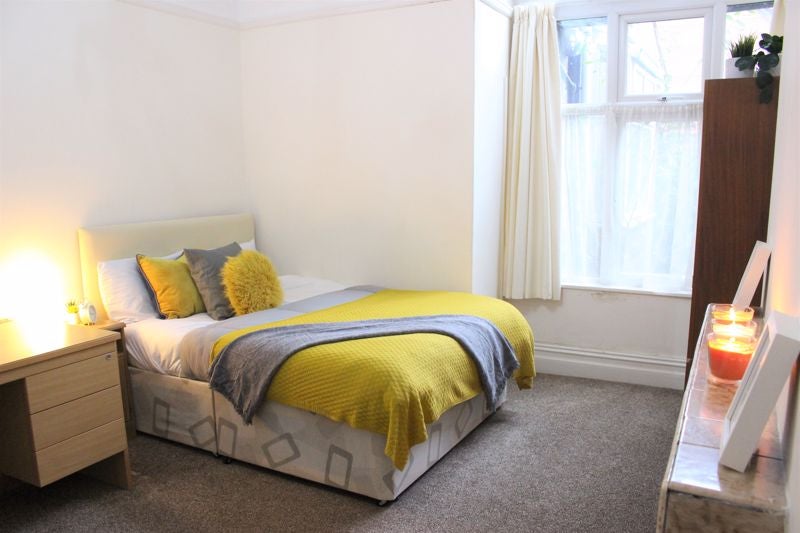Room Somerset Road in Bolton