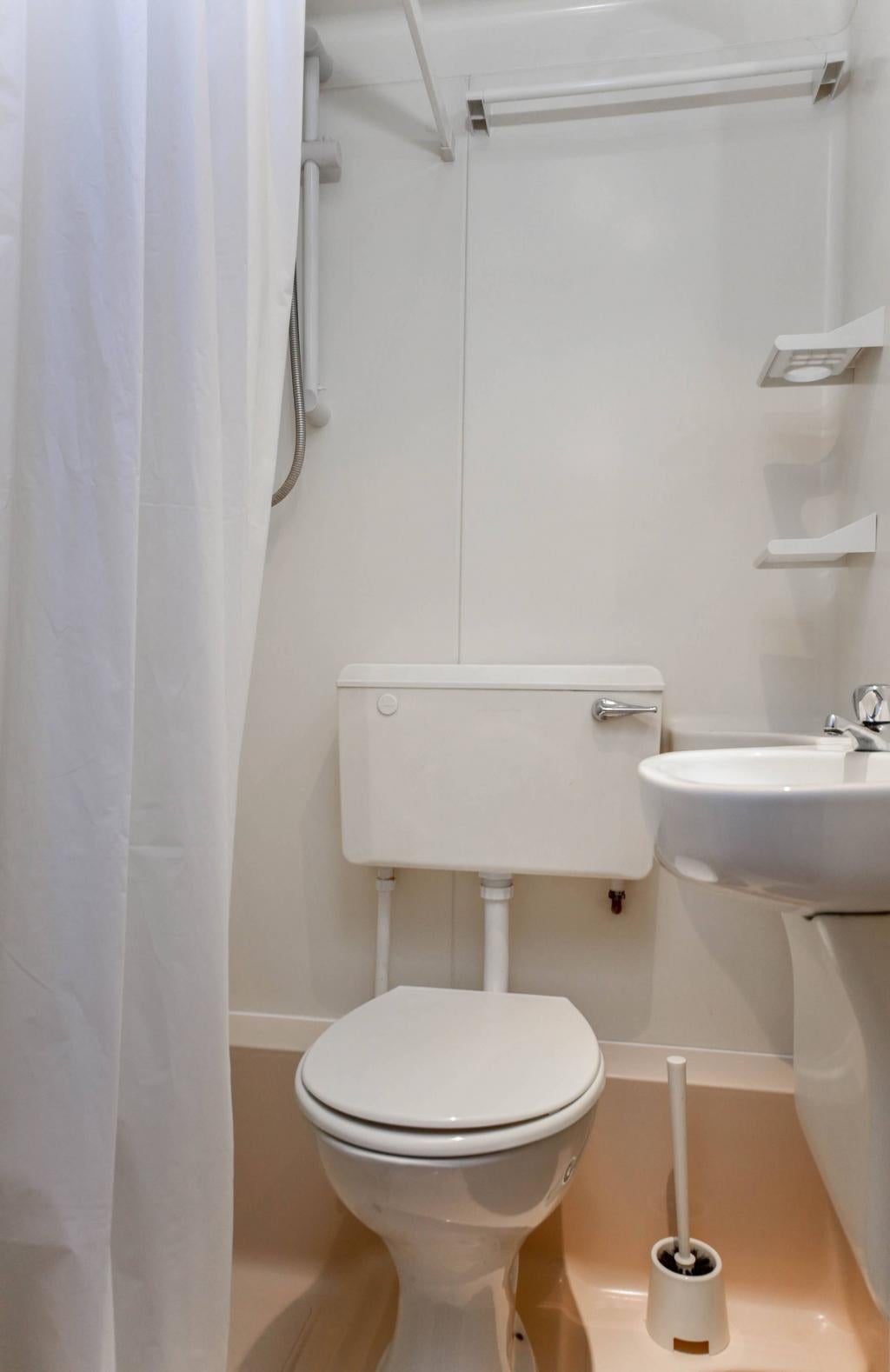 Room West Cromwell Road in Greater London