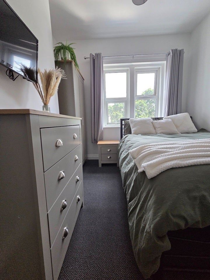 Room Bryanstone Road in Bournemouth