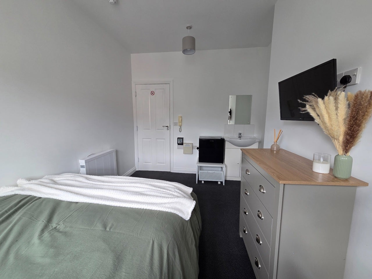 Room Bryanstone Road in Bournemouth