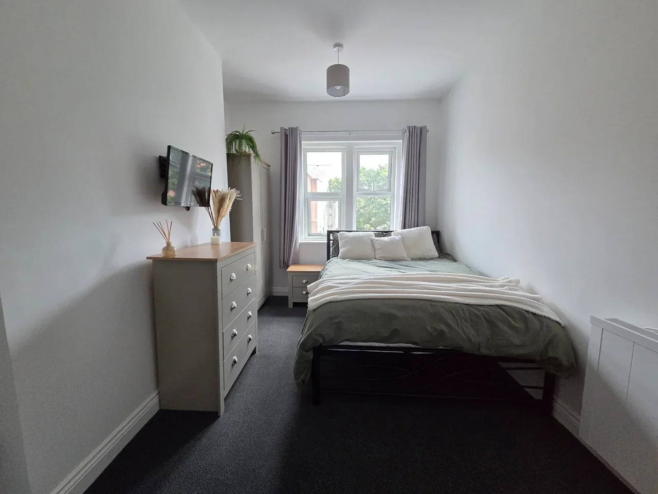 Room Bryanstone Road in Bournemouth