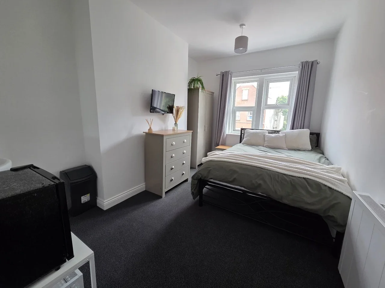 Room Bryanstone Road in Bournemouth