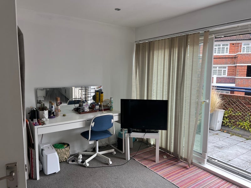 Room Tooley Street in Greater London
