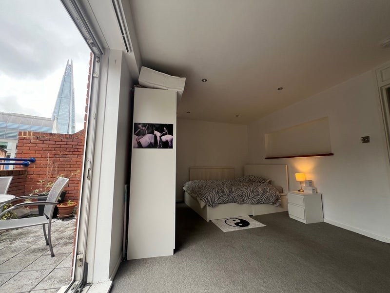 Room Tooley Street in Greater London