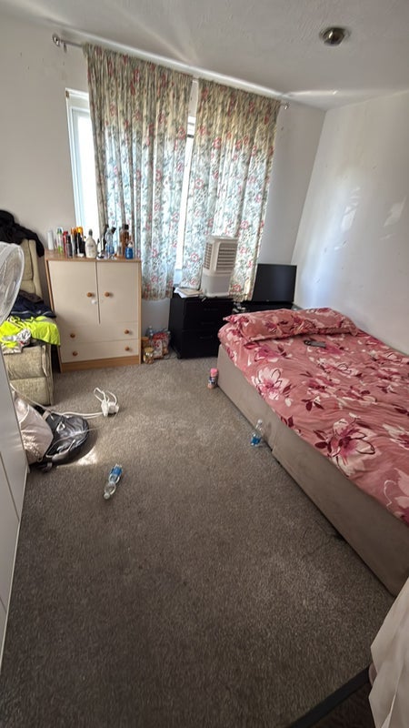 Room Taylifers in Harlow