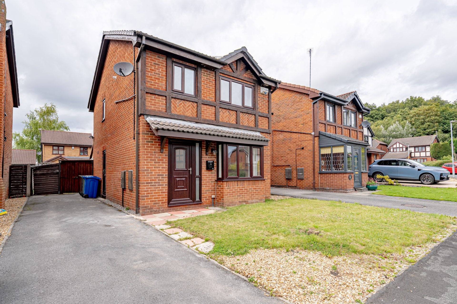 House Aldford Drive in Atherton