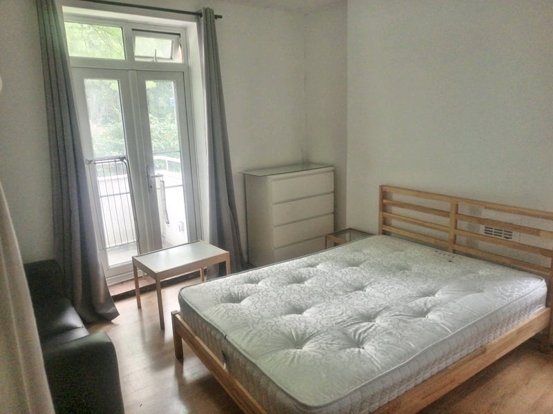 Room Studholme Court in Greater London