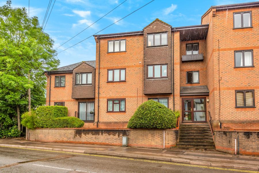Flat Stanhope Road in St Albans