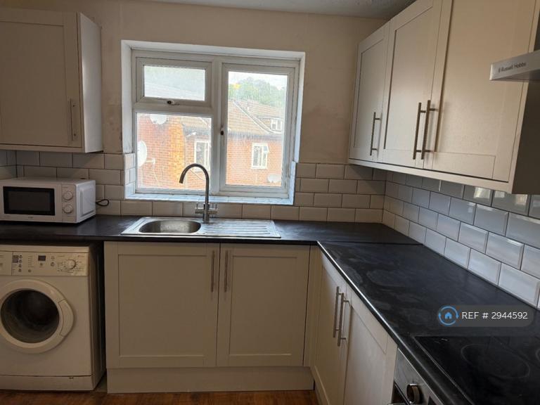 Flat Arnison Avenue in High Wycombe Community Board
