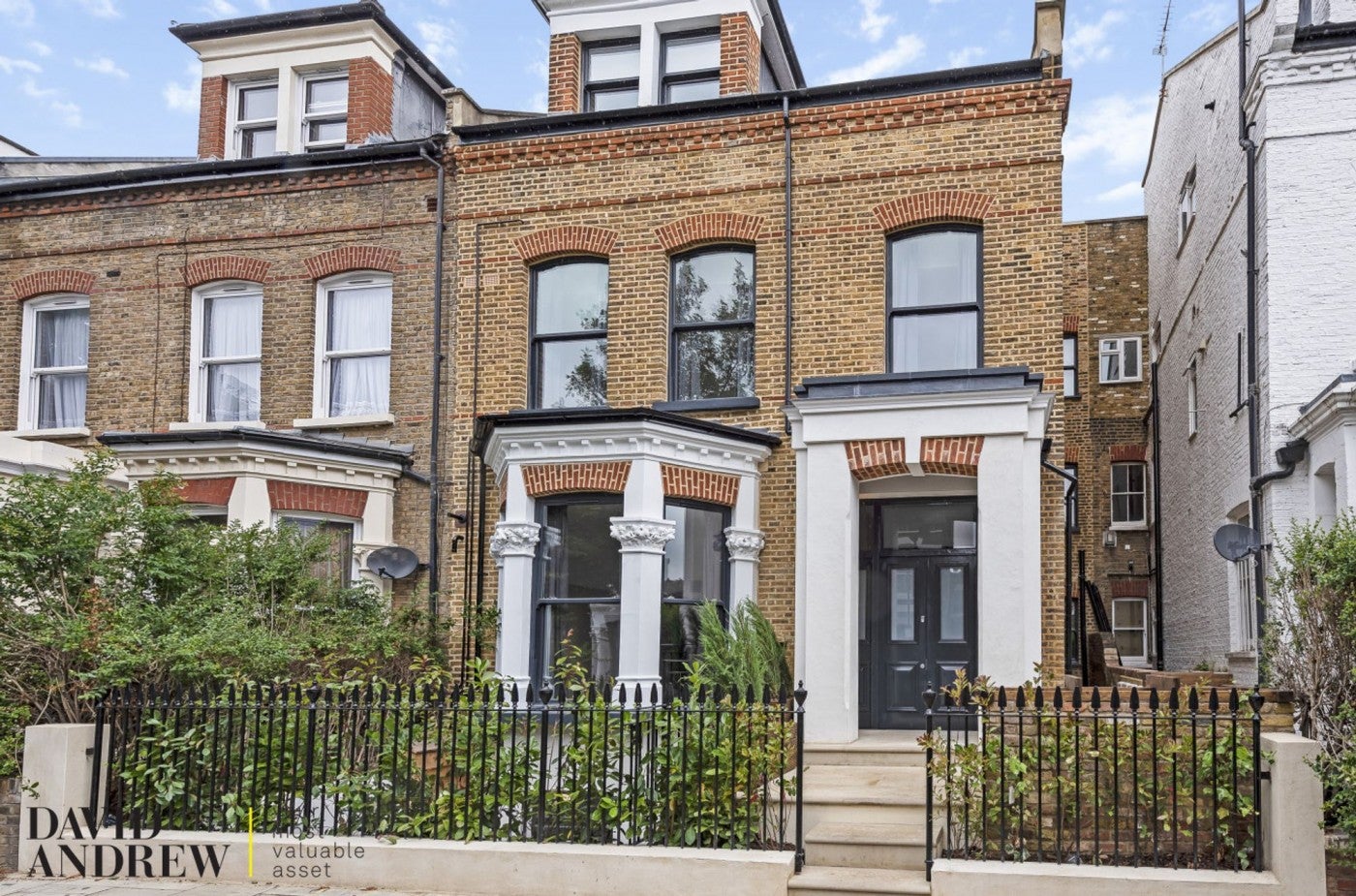 Flat Gloucester Drive in Greater London