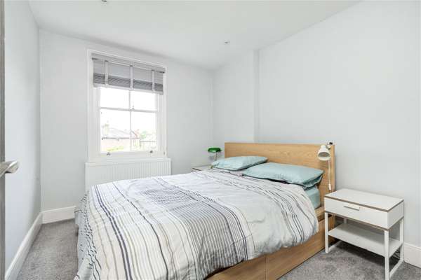 Flat Homefield Road in Greater London