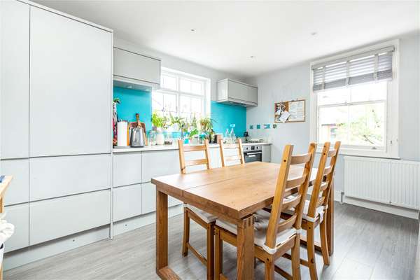 Flat Homefield Road in Greater London