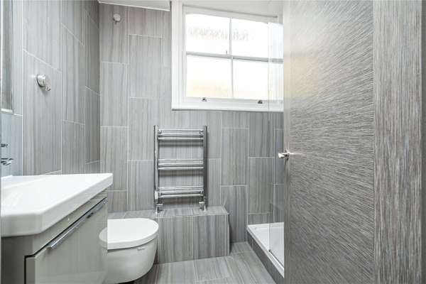 Flat Homefield Road in Greater London
