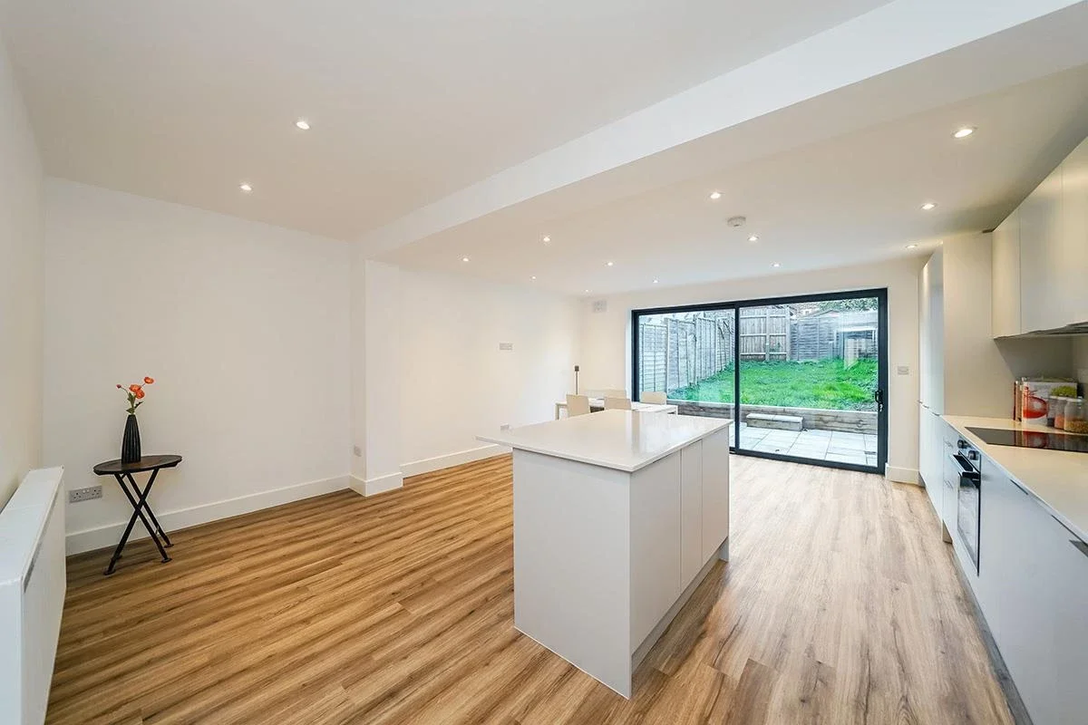 House Manor Farm Drive in Greater London