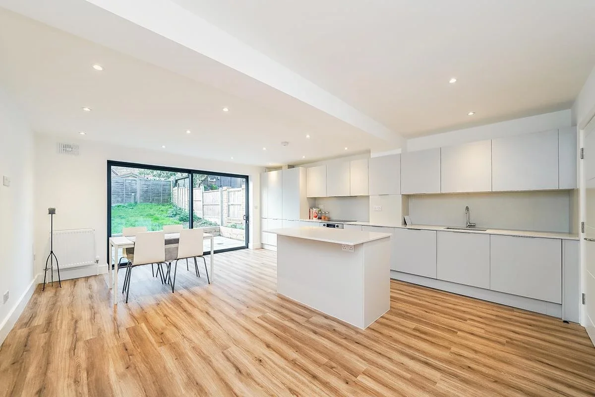 House Manor Farm Drive in Greater London