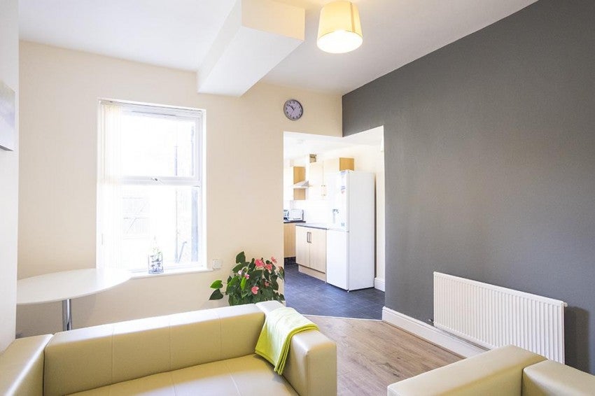 Room Mersey Road in Widnes