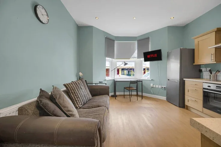 Flat Moira Terrace in Cardiff