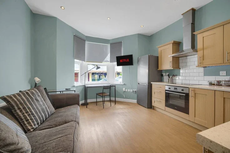 Flat Moira Terrace in Cardiff