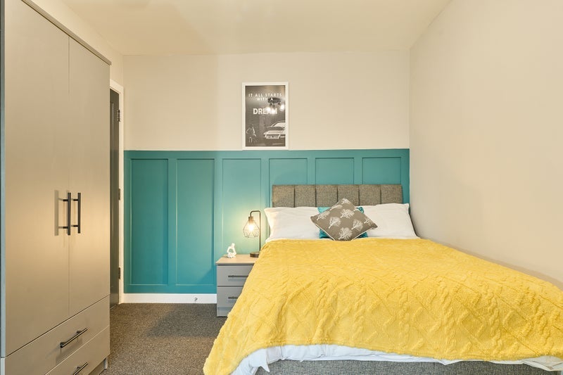 Room Newcastle Road in Stoke-on-Trent