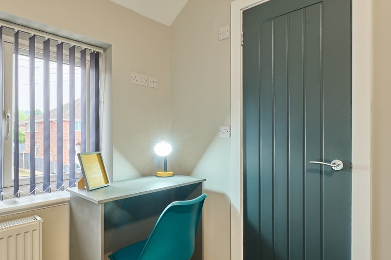 Room Newcastle Road in Stoke-on-Trent