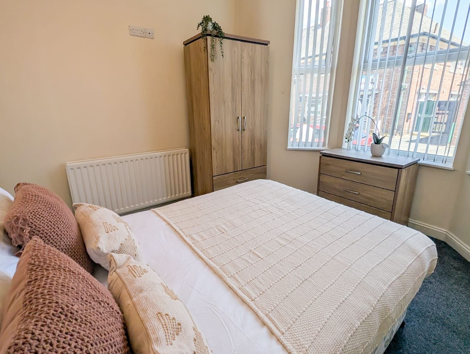 Room Derrington Avenue in Crewe