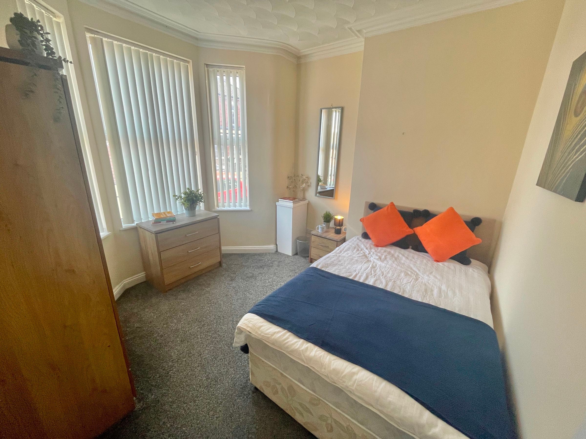 Room Derrington Avenue in Crewe