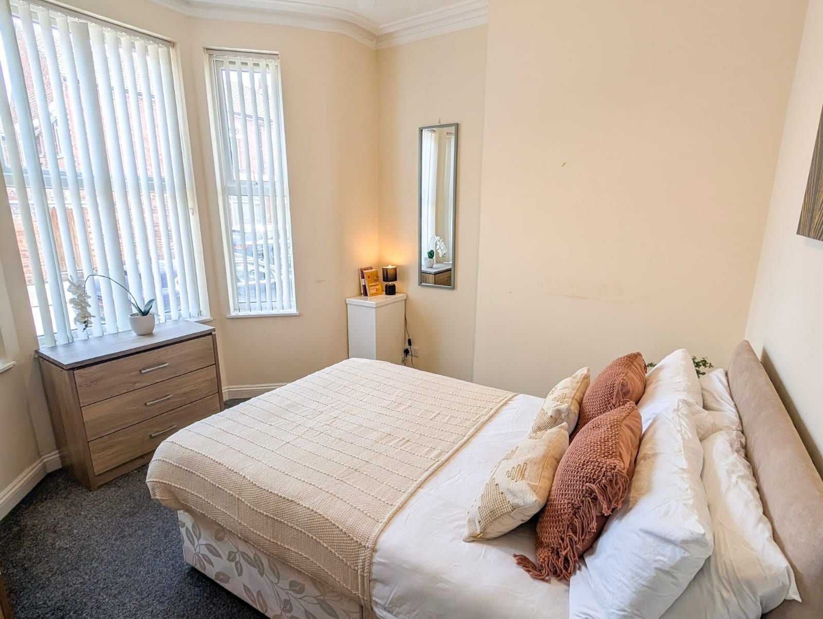 Room Derrington Avenue in Crewe