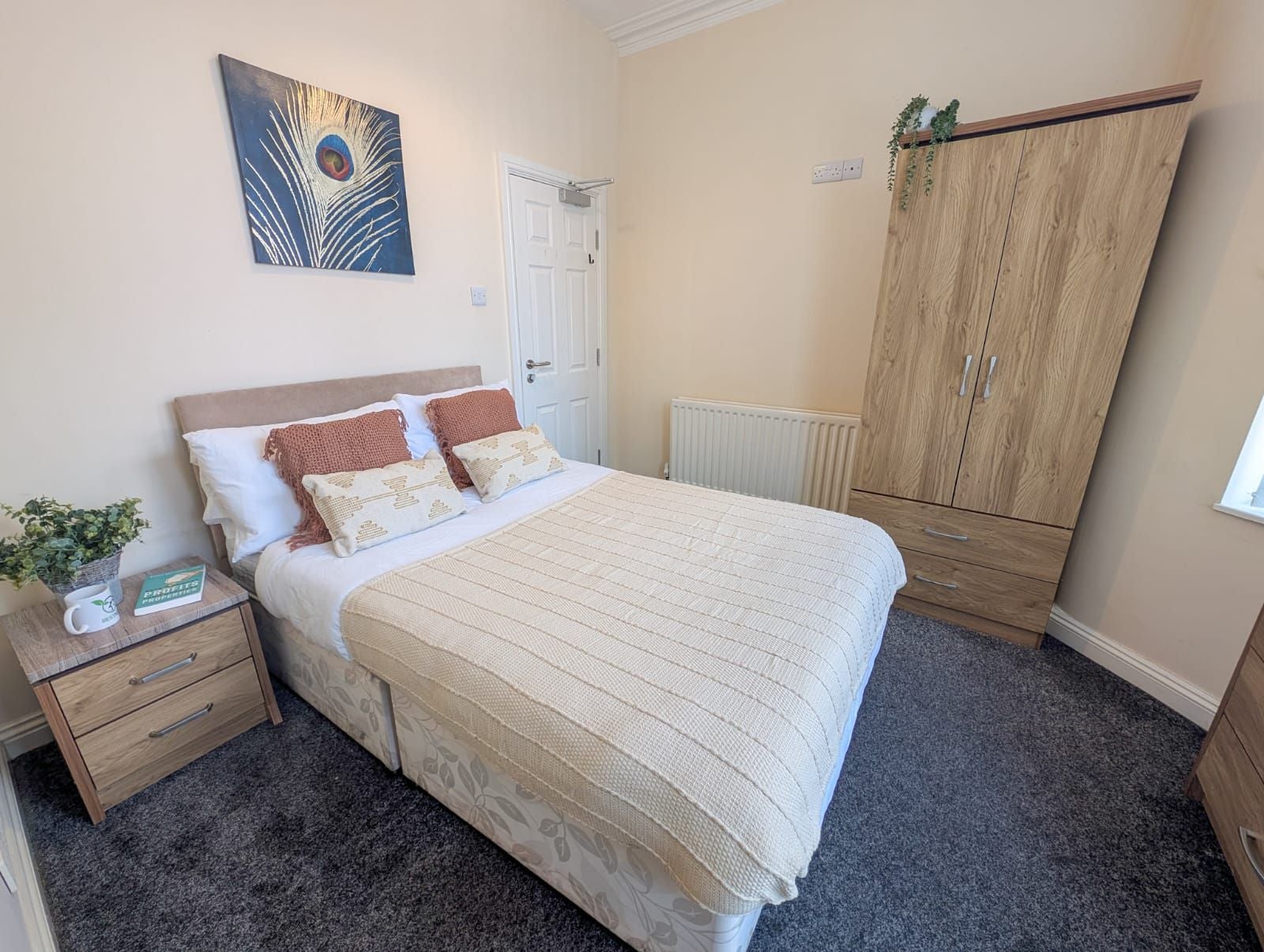 Room Derrington Avenue in Crewe