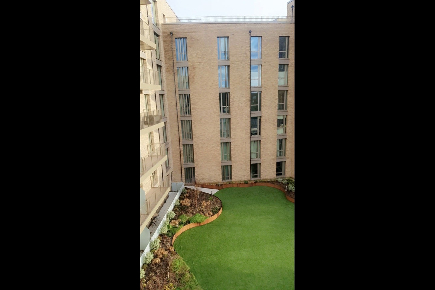 Flat Garnet Place in Greater London