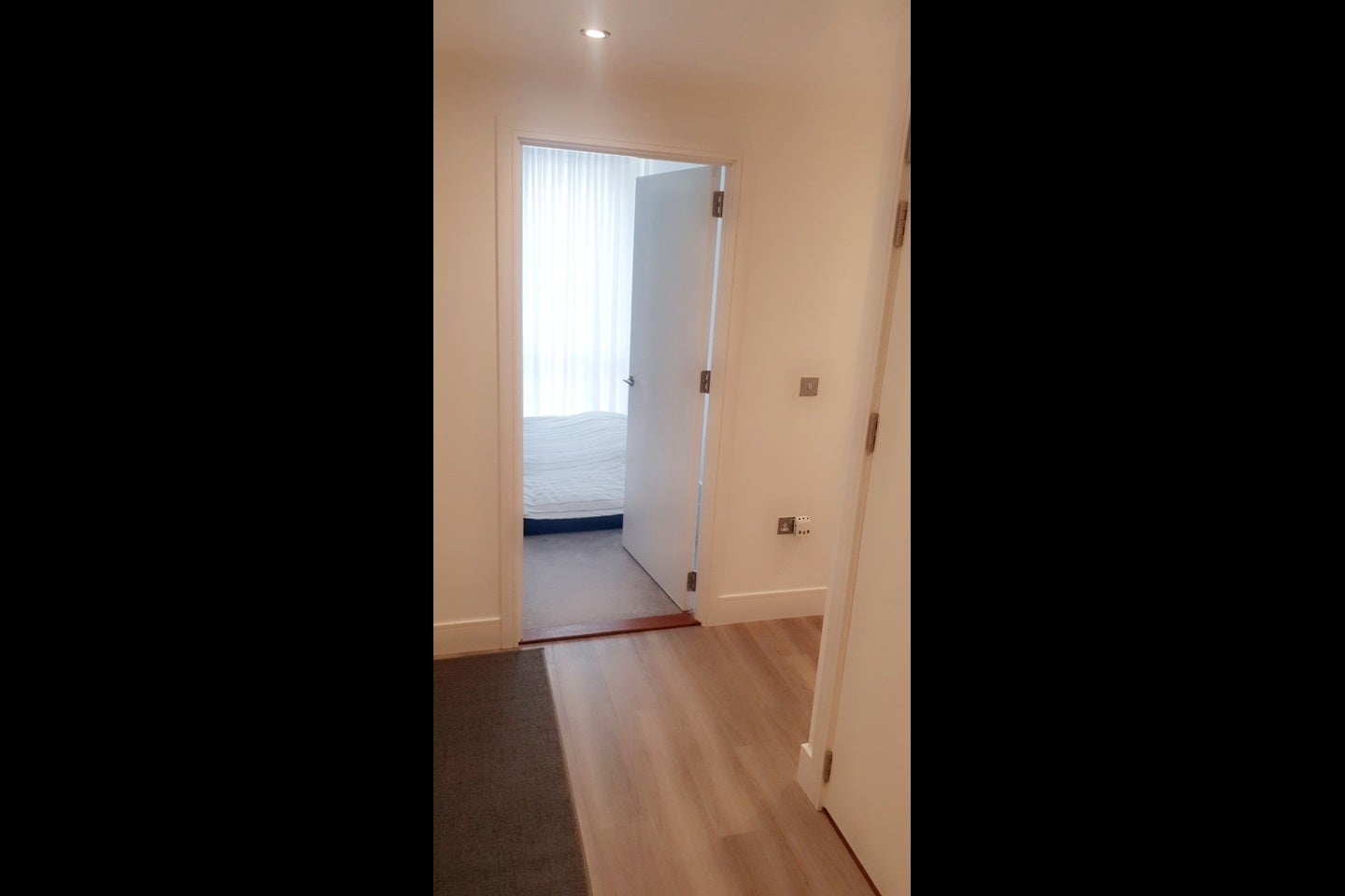 Flat Garnet Place in Greater London