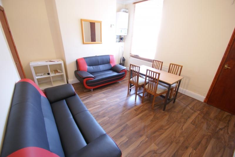 Room Hessle View in Leeds
