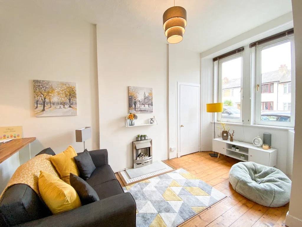 Flat Logie Green Road in City of Edinburgh