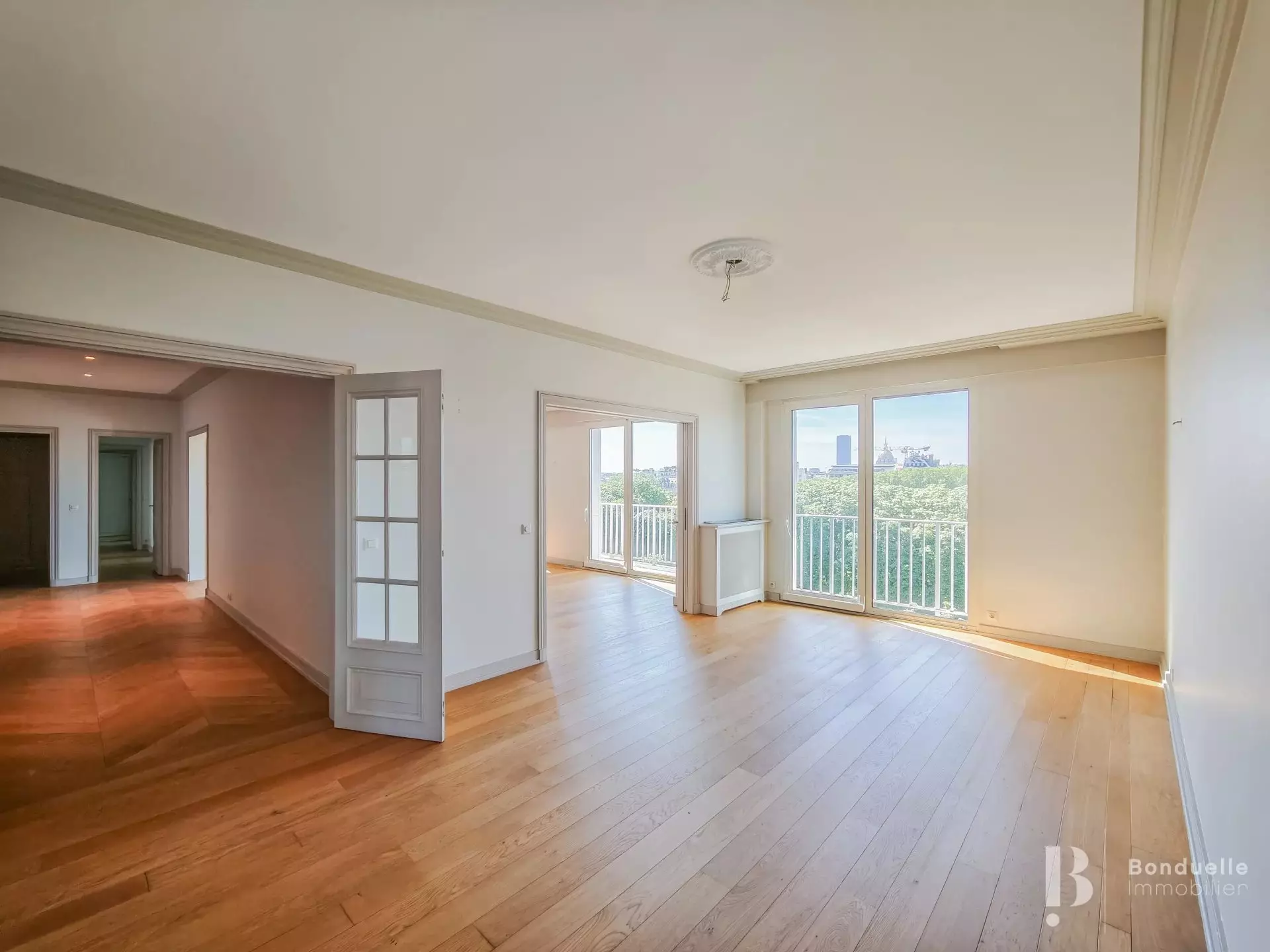 Appartement Cours Albert-Iᵉʳ à Paris