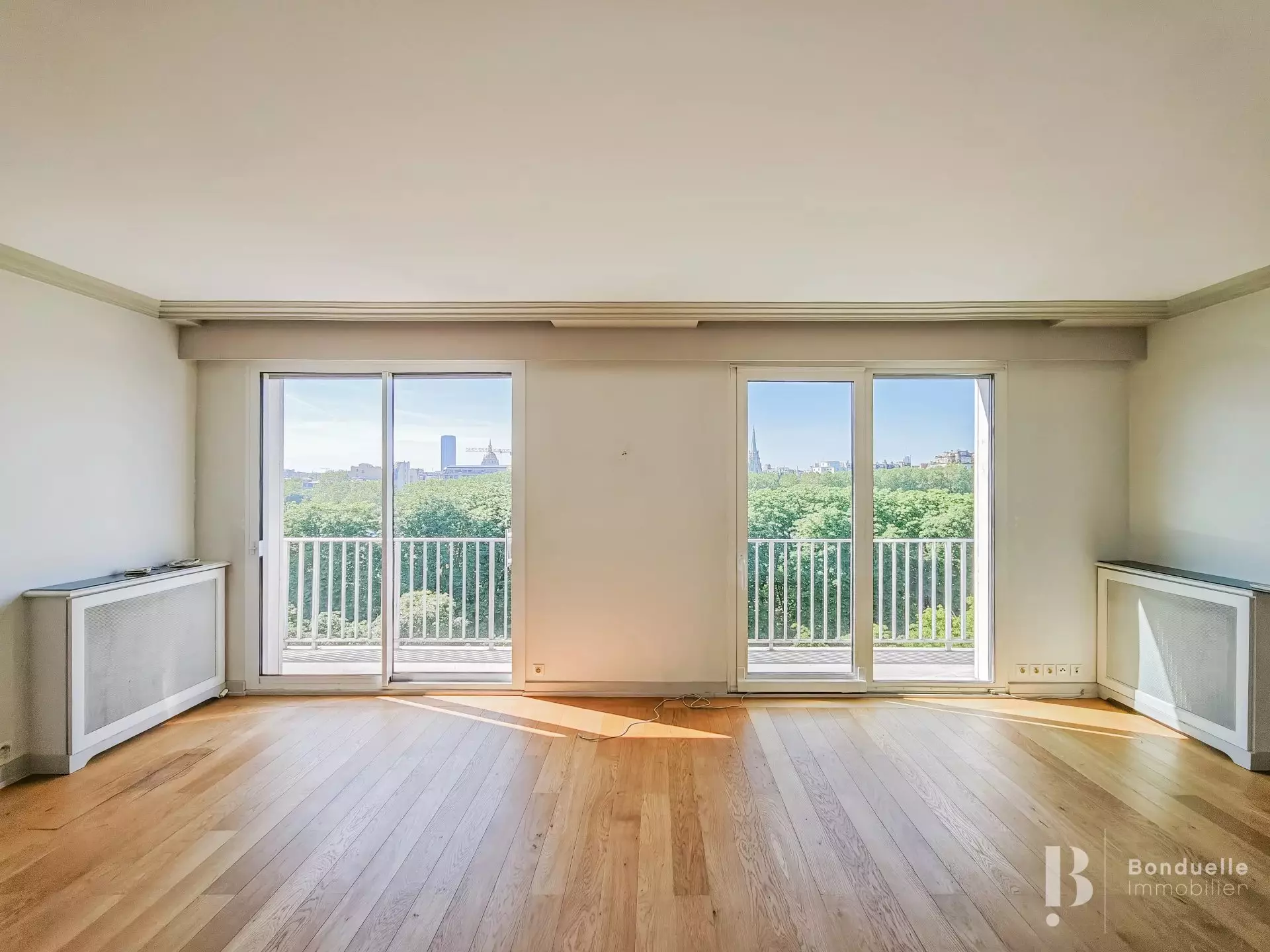 Appartement Cours Albert-Iᵉʳ à Paris