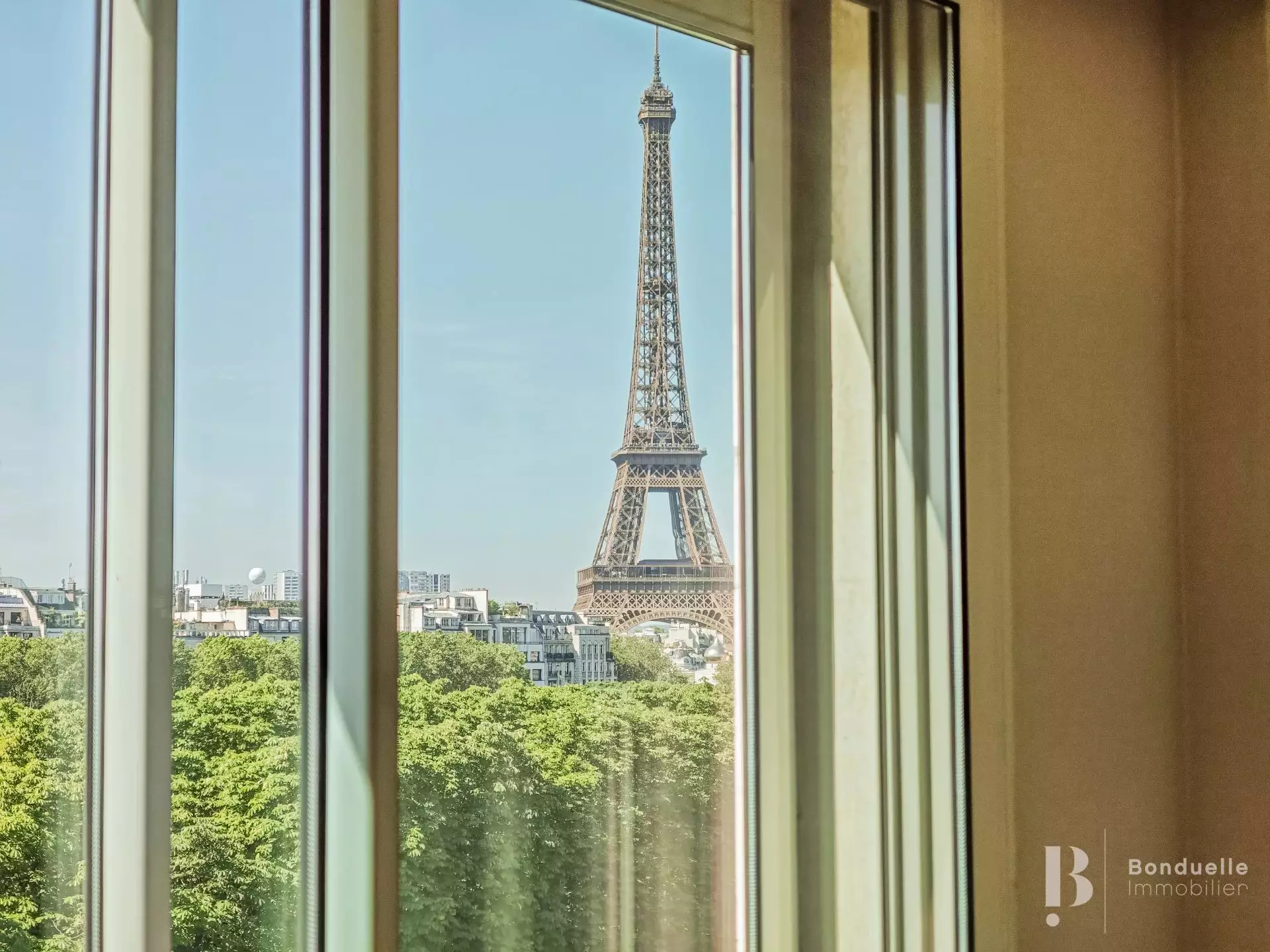 Appartement Cours Albert-Iᵉʳ à Paris