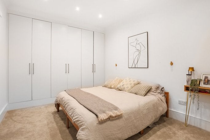 Flat Holland Park Avenue in Greater London