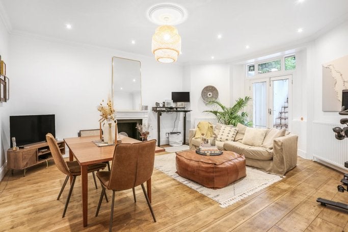 Flat Holland Park Avenue in Greater London
