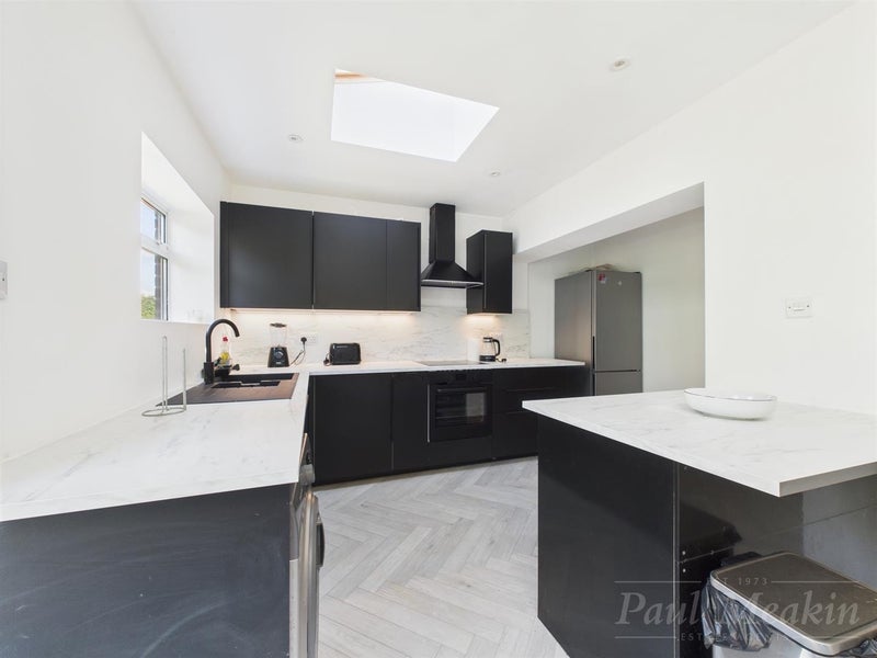 Room Croham Valley Road in Greater London