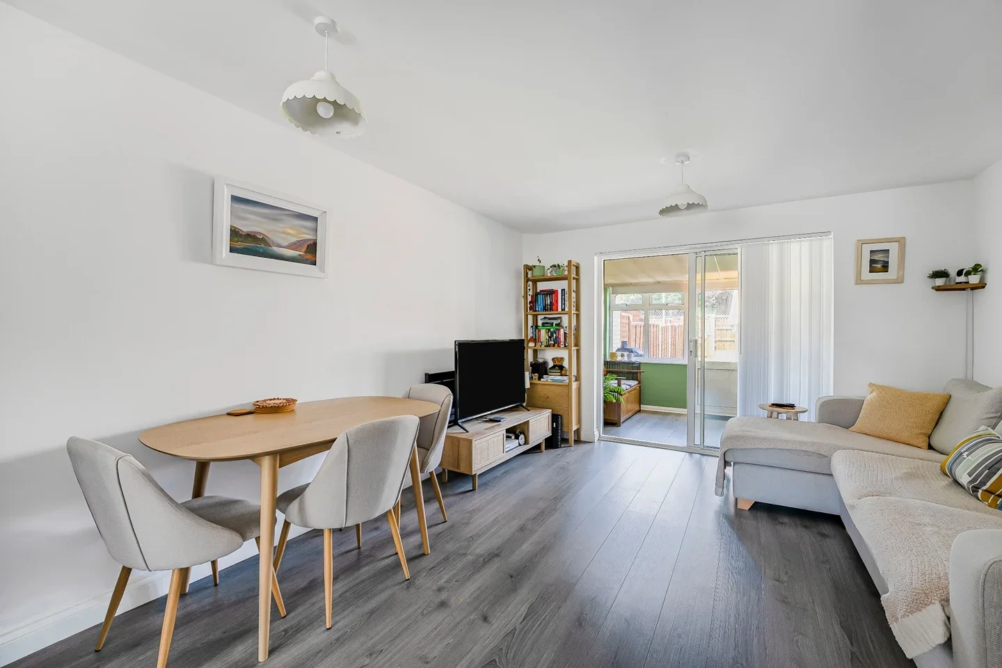 House Midwinter Close in Greater London