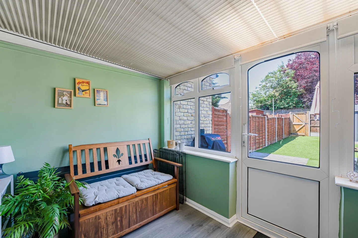 House Midwinter Close in Greater London