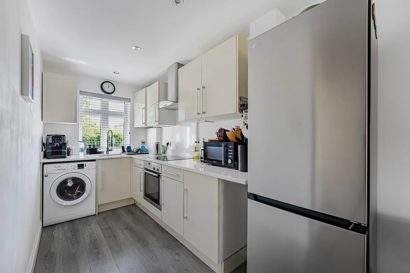 House Midwinter Close in Greater London